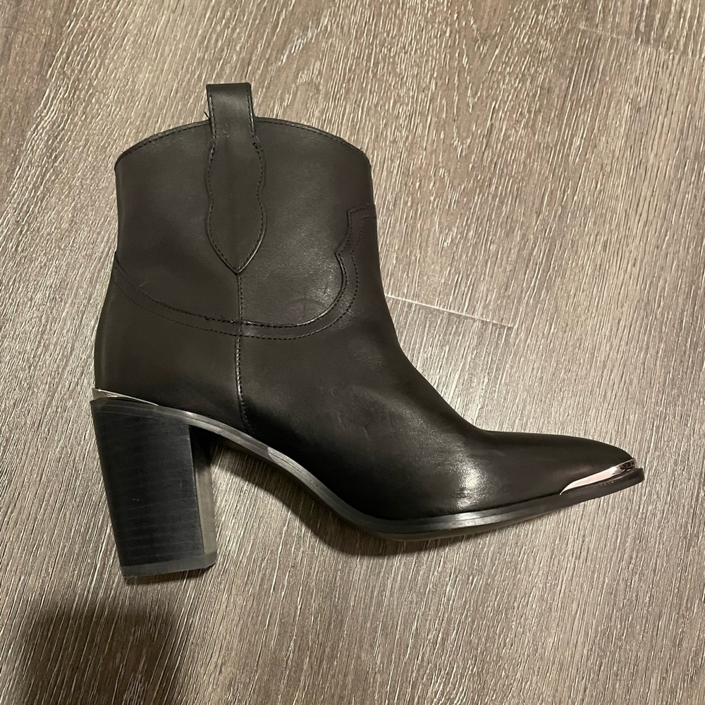 Steve Madden ankle boots (run small!!)